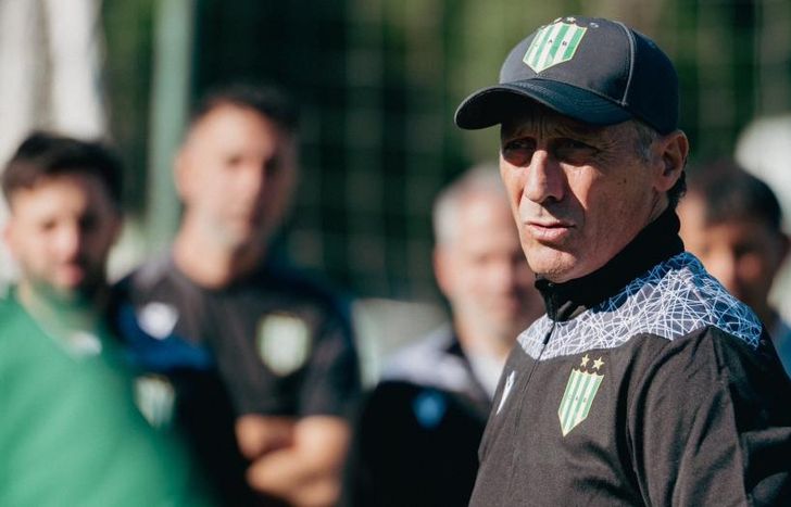 Troglio dirigió su primera práctica en Banfield.