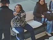 La gitana fue captada en cámara haciendo el trámite para renovar el DNI.