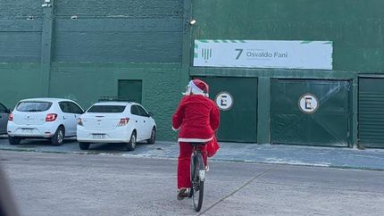 Detrás de esa acción hay una profe de spinning y danza contemporánea de Banfield con ganas de devolver la magia de la Navidad.&nbsp;
