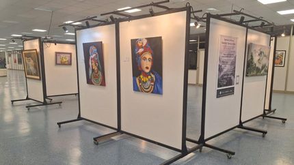 Los cuadros ya están colgados, a la espera de ser disfrutados por cientos de vecinos.