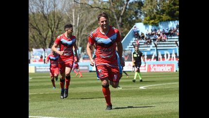 Olivares, uno de los pilares de Brown, será clave para la generación de juego.