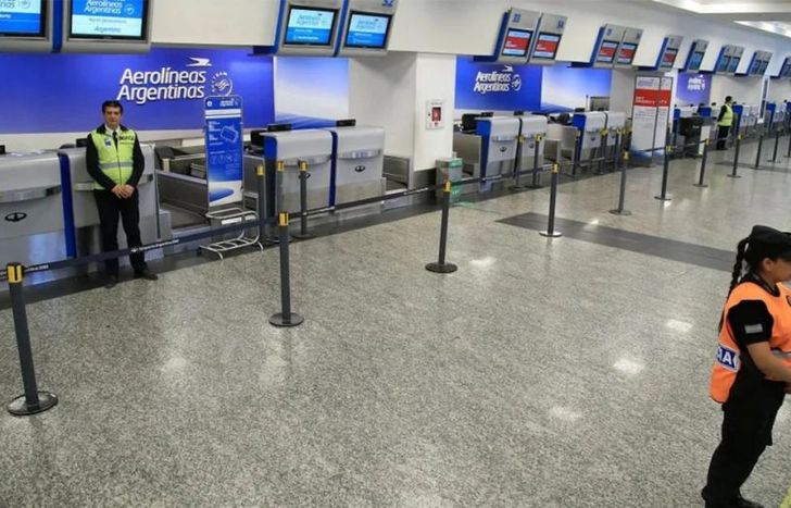 Comenzó el paro de pilotos y tripulantes de cabina en Ezeiza y Aeroparque.
