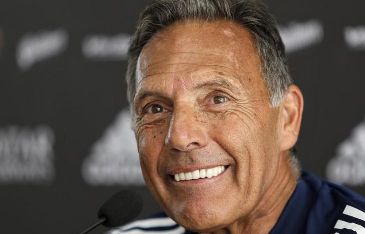 Pablo atesora muchos recuerdos de Miguel Ángel Russo en Café París.