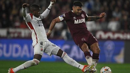 Lanús igualó sin goles con el DIM por la ida de los cuartos de final de la Copa Sudamericana. Lanús igualó sin goles con el DIM por la ida de los cuartos de final de la Copa Sudamericana.