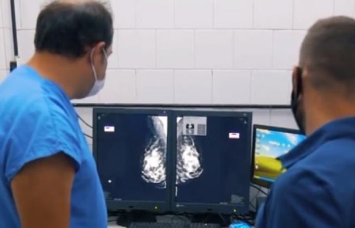 Mariano Ortega y Matías Gasparrini, recorriendo el Dispensario.