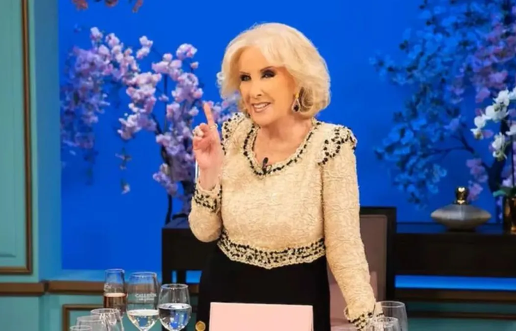 Mirtha Legrand comenzó a mandar las invitaciones ella misma por WhatsApp.