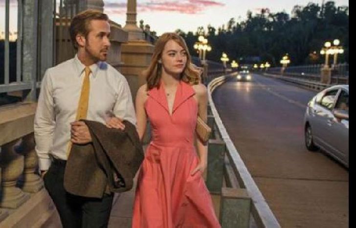 LOS PERSONAJES DE MÍA Y SEBASTIÁN, EN ESCENA.