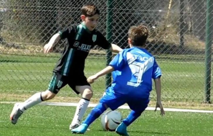 Ian Barrios se destaca en la categoría 2014 de la escuelita competitiva de Banfield.