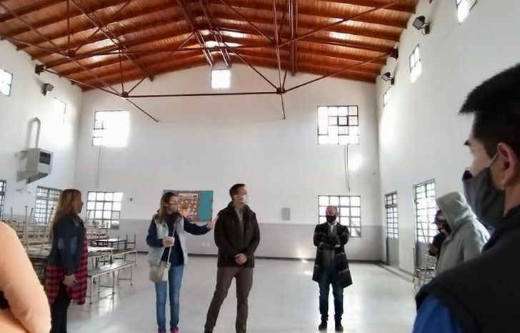 La Primaria N°98 de Fiorito tuvo pintura completa.