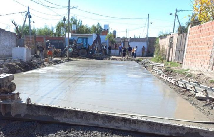 Se siguen asfaltando calles de Santa Catalina.