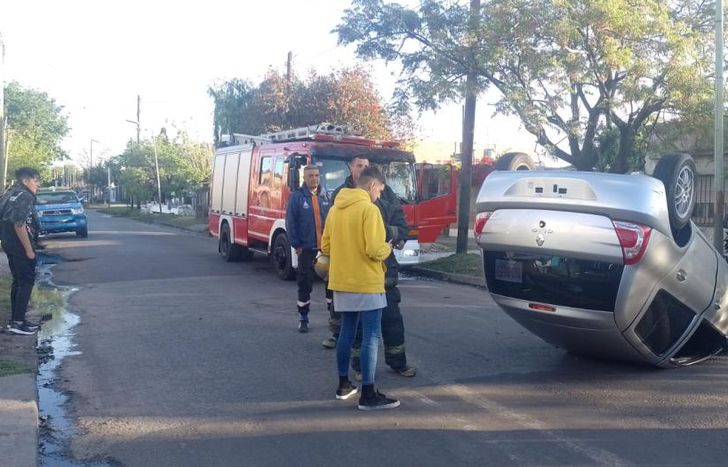 Así quedó el auto tras el choque en Parque Barón.