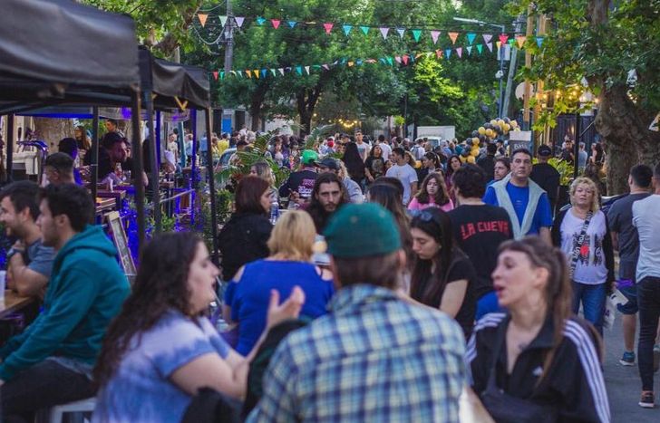 El evento convoca a una gran cantidad de vecinos y vecinas.