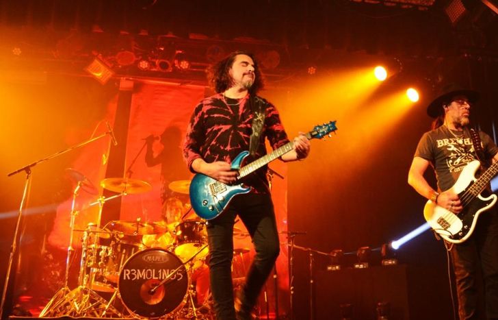 Remolines toca en el Teatro Maipú de Banfield.