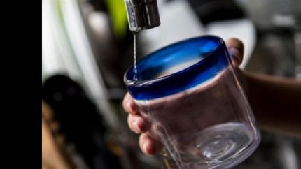 aysa buscar aumentar desde mayo un 26% la tarifa del agua