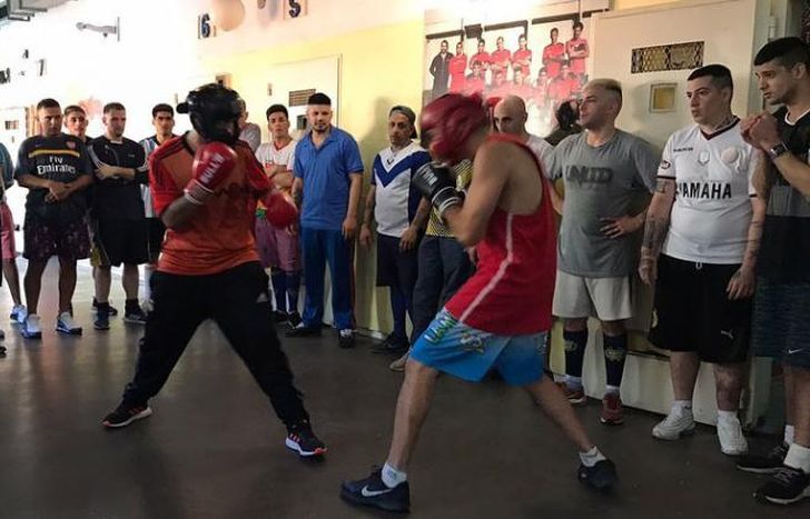 También hay clases de boxeo donde participaron 40 reclusos.