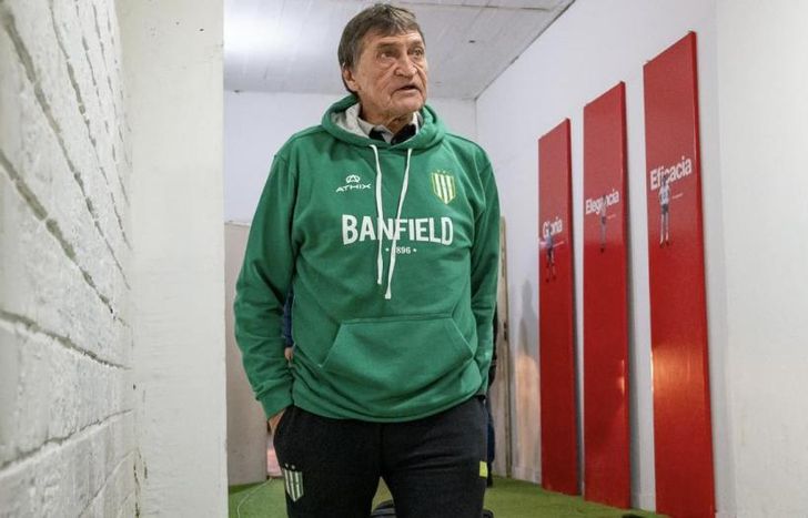 Falcioni espera por los refuerzos.