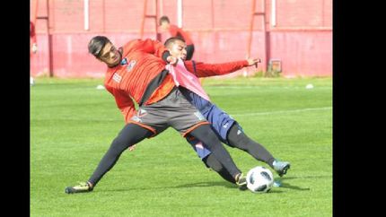 Braian Guille resultó una pesadilla para los defensores de Olimpo.