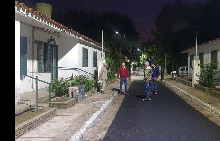 en el barrio pami de llavallol pusieron luces y repavimentaron las calles.