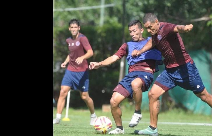 José Sand volvió a Lanús, se puso la camiseta y ya será titular.
