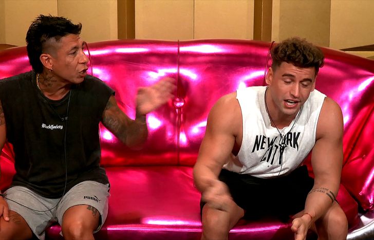 Brian Sarmiento y Manue Ibero, en medio de una discusión.&nbsp;