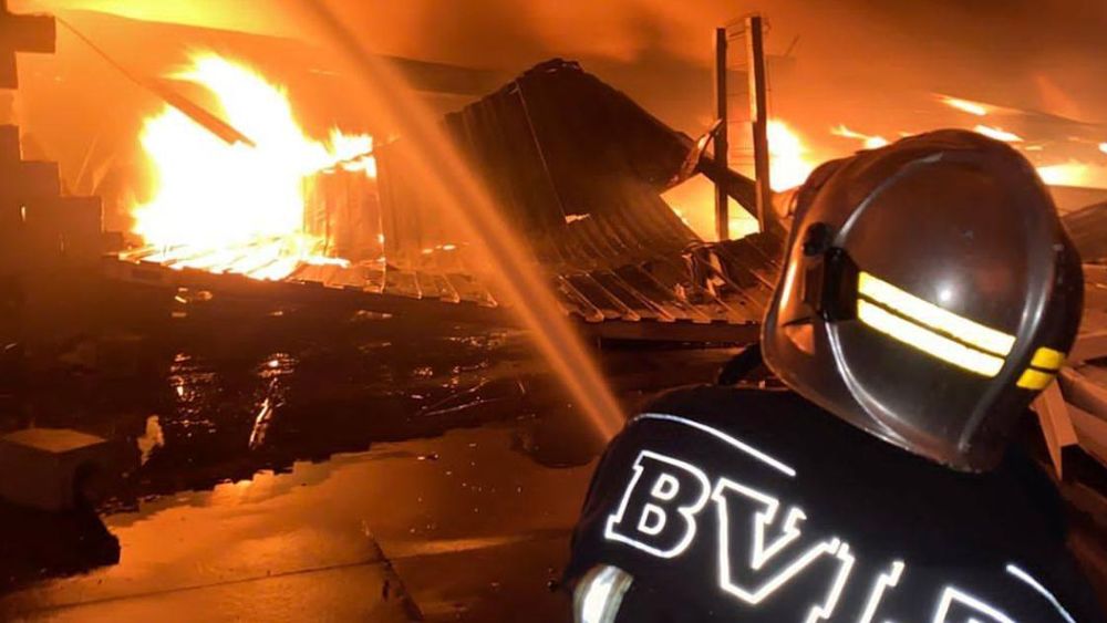 Impactantes imágenes de los Bomberos de Lomas en la explosión de Ezeiza