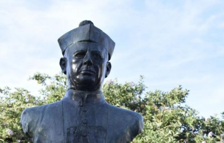 La Plaza Grigera lo recuerda con un busto.