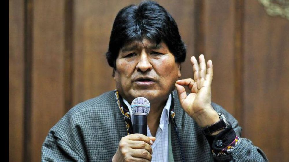 “el presidente Evo Morales está en Cuba para una consulta médica con el equipo médico cubano que antes en Bolivia lo atendió”, informaron.