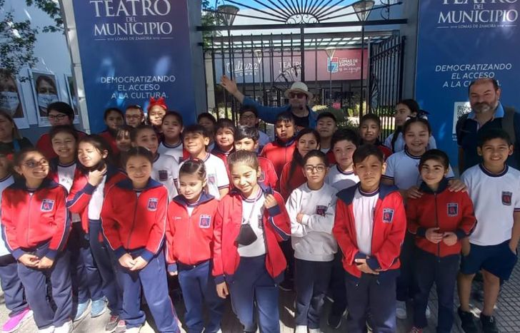 Los chicos de cuarto grado en el programa Lomas Turística.