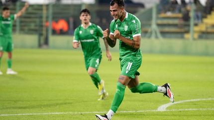 Agustín Alaniz anotó tres goles en Banfield. Agustín Alaniz anotó tres goles en Banfield.