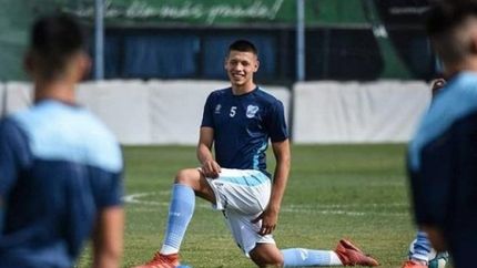 El defensor estará seis meses afuera de las canchas.