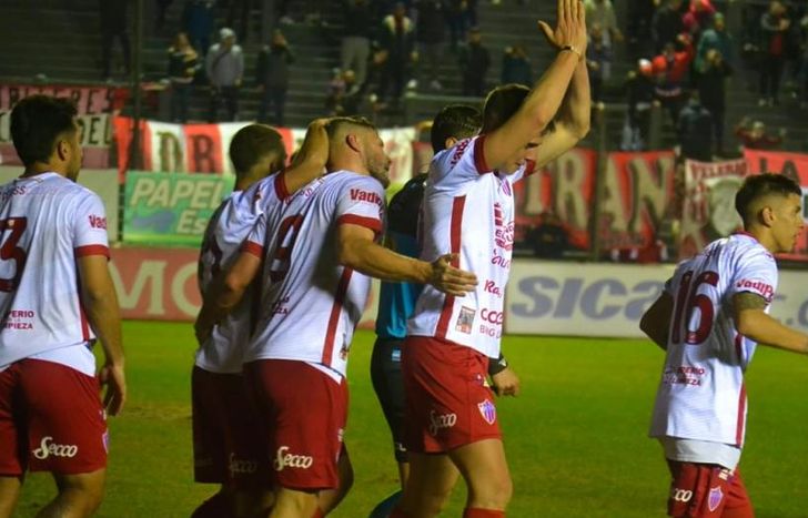 Franco Pu8licastro le dio la victoria al Tallarín.