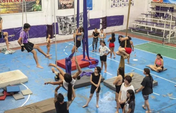 Los talleres se dictan en cuatro sedes barriales.