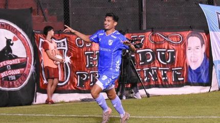Ante Defensores, Chávez marcó el primero de sus goles en el Gasolero. Ante Defensores, Chávez marcó el primero de sus goles en el Gasolero.