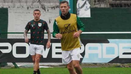 Nico Domingo, y más atrás Agustín Urzi, ambos disponibles.