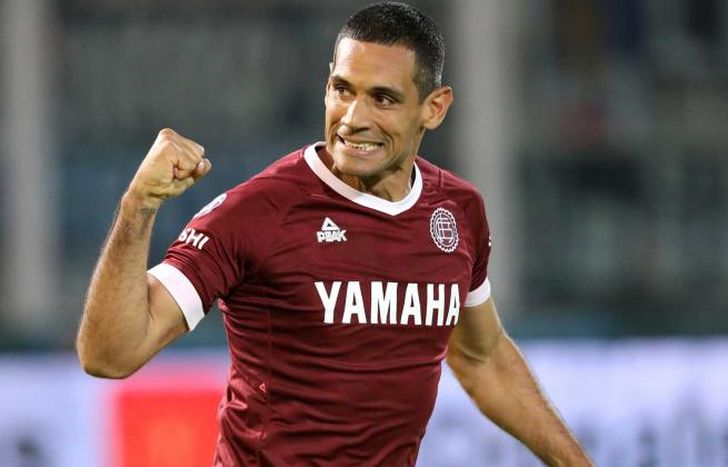 Sand es el goleador histórico del club con 143 goles.