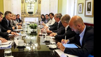 macri decidio dar marcha atras con la austeridad y autorizara una suba del 25% para sus funcionarios