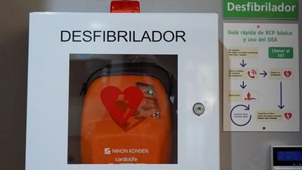 Instalaron ocho desfibriladores en los distintos edificios de la UNLZ.