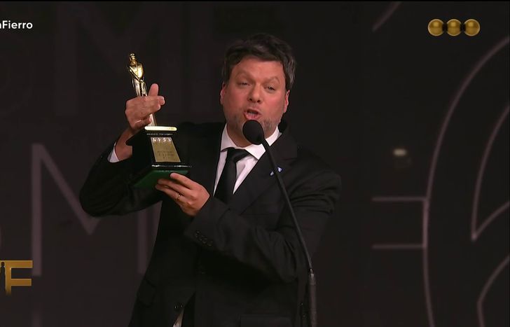 Guido Kaczka con su Martin Fierro de Oro.&nbsp;