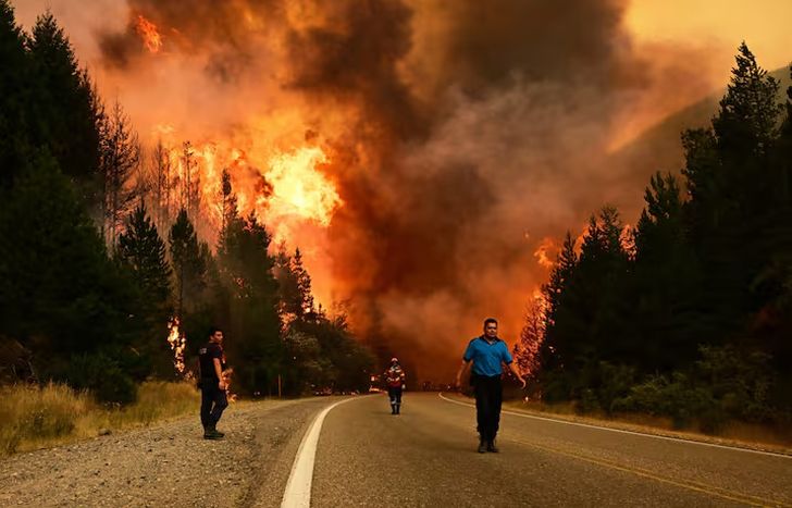 El incendio en la Patagonia ya arrasó más de 200 km²: ¿qué hace Javier Milei?