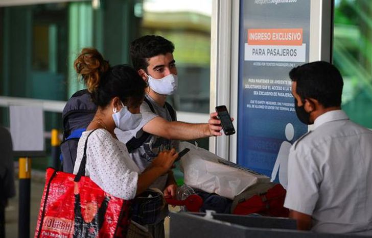 Buenos Aires aportó 835 contagios.