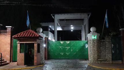 Sigue la espera en Olivos.