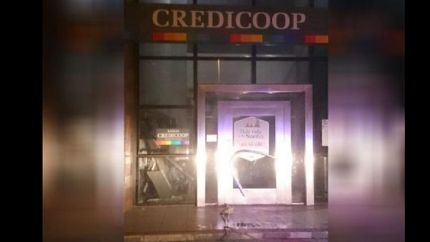 La Policía busca a los delincuentes que escaparon.