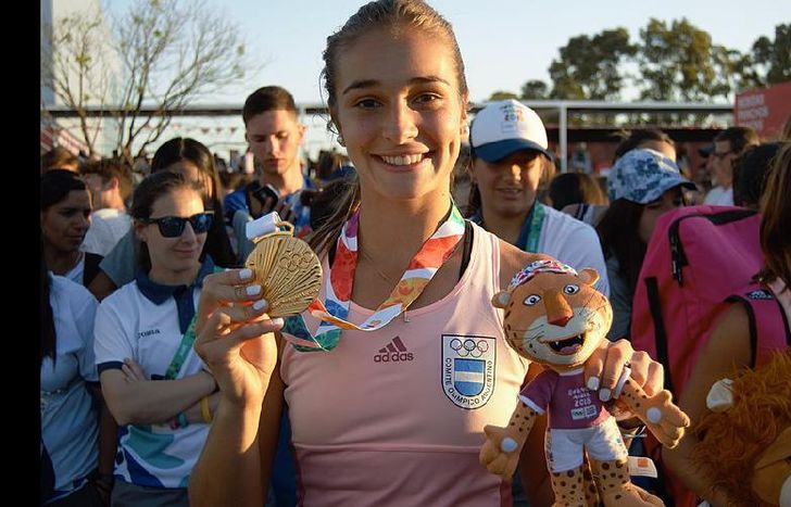 Celina, con su medalla, tras brillar en Buenos Aires 2018.