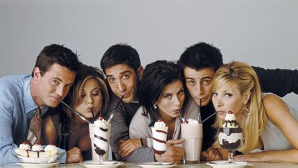 la creadora de friends siente vergüenza de la serie