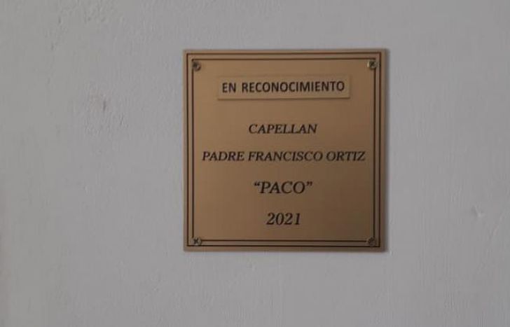 En el Gandulfo ya luce una placa por sus 50 años como capellán.