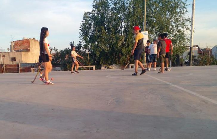 El objetivo de las clases es contener a los chicos del barrio.