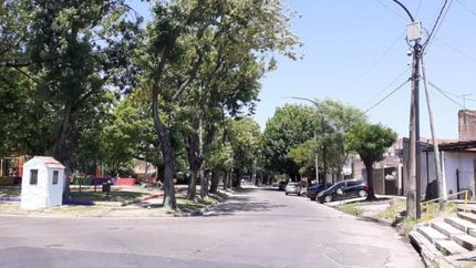 Veredas empinadas y escaleras en la calle donde pasaba el arroyo.