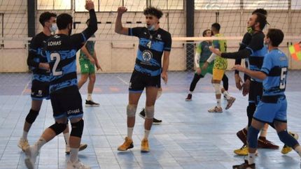 Lomas Vóley avanzó a paso firme en la Liga.