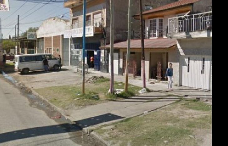 Entraron entre 7 y 10 personas y se llevaron bebidas alcohólicas.