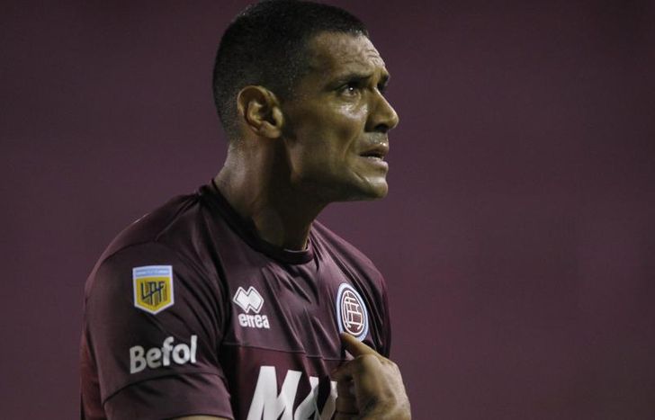 Sand se queda por seis meses más en Lanús.